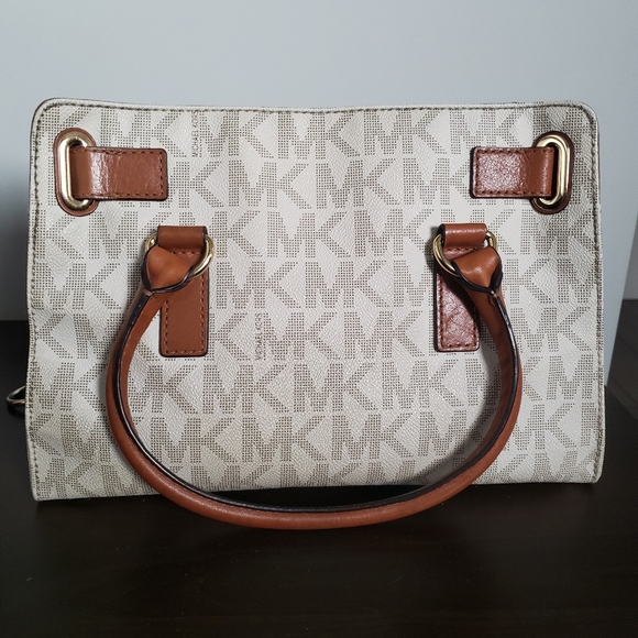 Michael Kors Medium Hamilton Bag - Picture 12 of 16